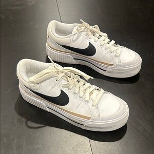 Nike White and Black Low-Top Sneakers